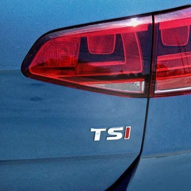 Купити Емблема напис TSI срібло TS I червона 48х15 мм метал (на скотчі) 94767 Емблема напис на іномарки