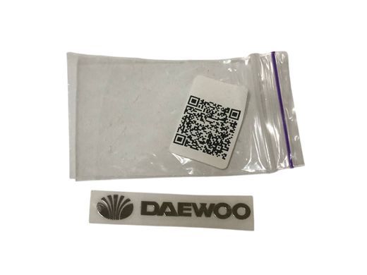Купити Емблема напис Daewoo (50х9мм) світловідбивна Метал (на скотчі) 90304 Емблема напис на іномарки