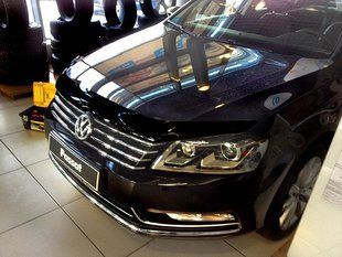 Купити Дефлектор капоту мухобійка) Volkswagen PASSAT В7 2011- Темний 2587 Дефлектори капота Volkswagen