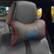 Купить Подушка на подголовник с логотипом Geely Экокожа 3D Цветной лого Черная-Красный кант 1 шт 91729 Подушки на подголовник - под шею - 1 фото из 4