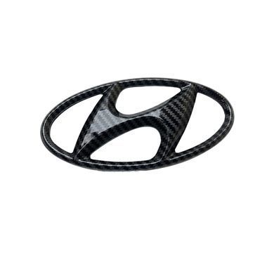 Купить Эмблема Hyundai 115х58 мм Пластикна скотче Черный карбон (Завод) 89520 Эмблемы на иномарки