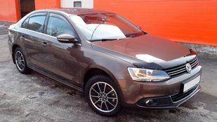 Купити Дефлектор капоту мухобійка Volkswagen JETTA 2011- Темний 4006 Дефлектори капота Volkswagen