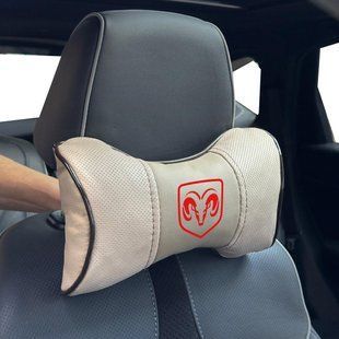 Купити Подушка на підголівник з логотипом Dodge Екошкіра 3D Кольоровий лого Бежева-Коричневий кант 1 шт 91820 Подушки на підголовник - під шию