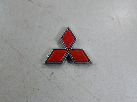Купити Емблема Mitsubishi Хром - Червона в кермо 36х36 мм на скотчі 17253 88514 Емблеми на іномарки