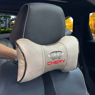 Купити Подушка на підголівник з логотипом Chery Екошкіра 3D Кольоровий лого Бежева-Коричневий кант 1 шт 91764 Подушки на підголовник - під шию